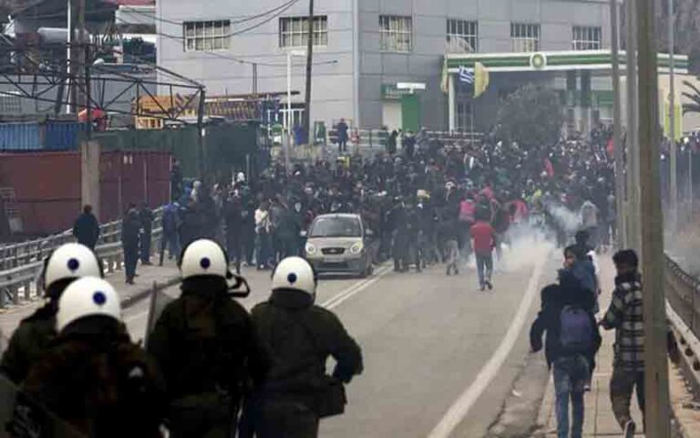 El gobierno de PSOE-Podemos envía policías a Grecia para atacar a los migrantes