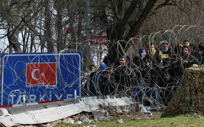 Grecia dispara y ataca a los migrantes después de suspender el derecho de asilo