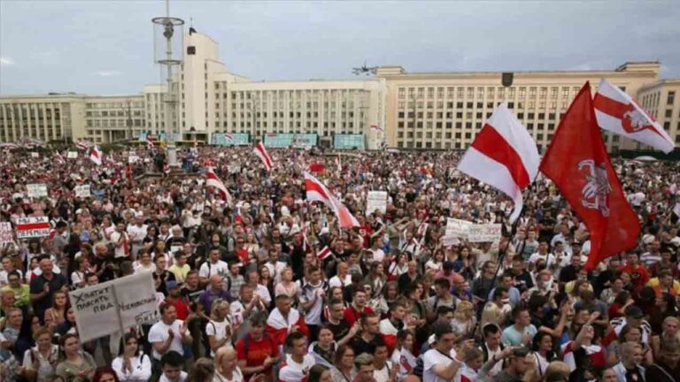 Los manifestantes de Bielorrusia exigen la destitución de Lukashenko