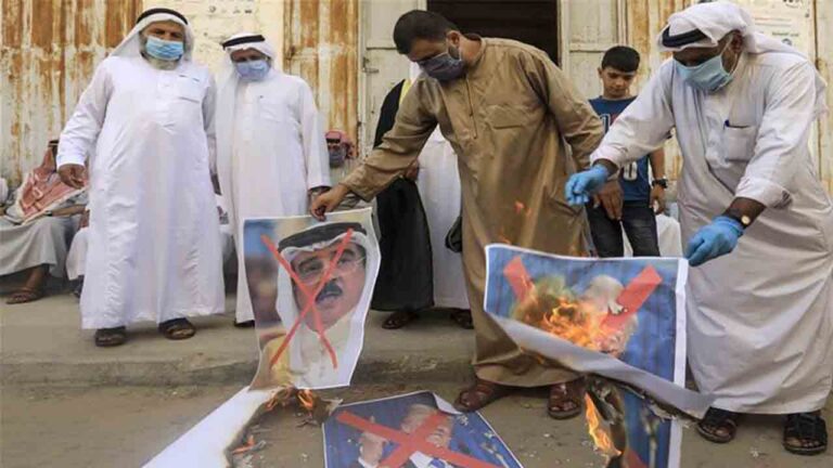 Los palestinos se manifiestan contra la normalización de Bahréin e Israel