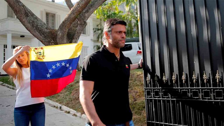 Leopoldo López huye de Venezuela después de haberse refugiado en la embajada española