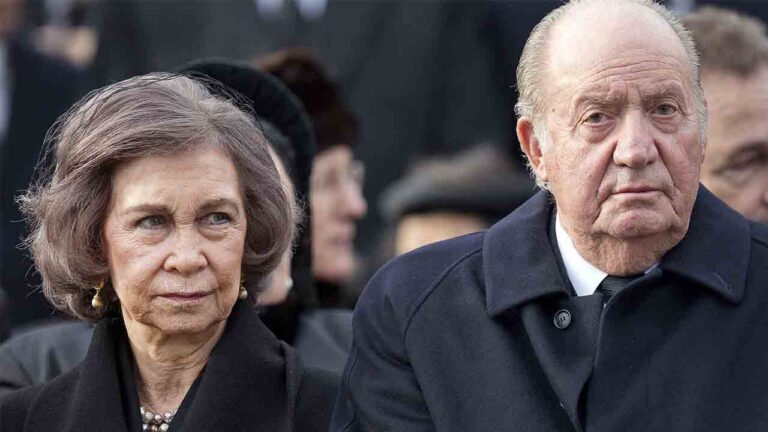 Anticorrupción investiga a Juan Carlos y Sofía por el uso de tarjetas opacas