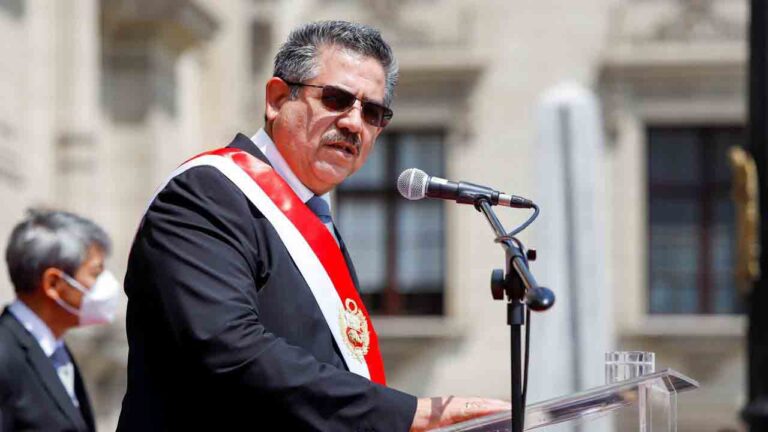Denuncias por homicidio contra el ex presidente de Perú, varios ministros y policías