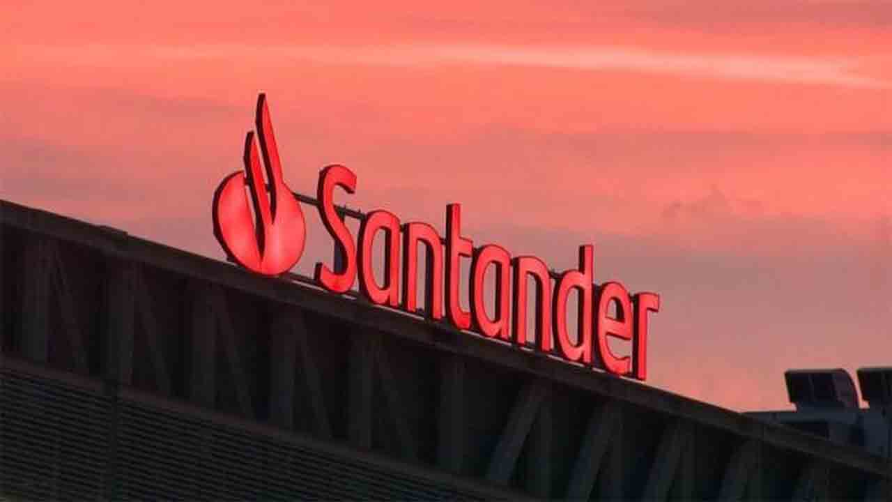 El Santander llega a un preacuerdo con los sindicatos por un ERE de 3.572 empleados
