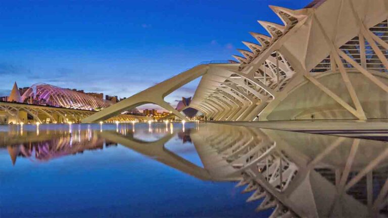 Las reservas turísticas en Valencia caen un 43% en una semana