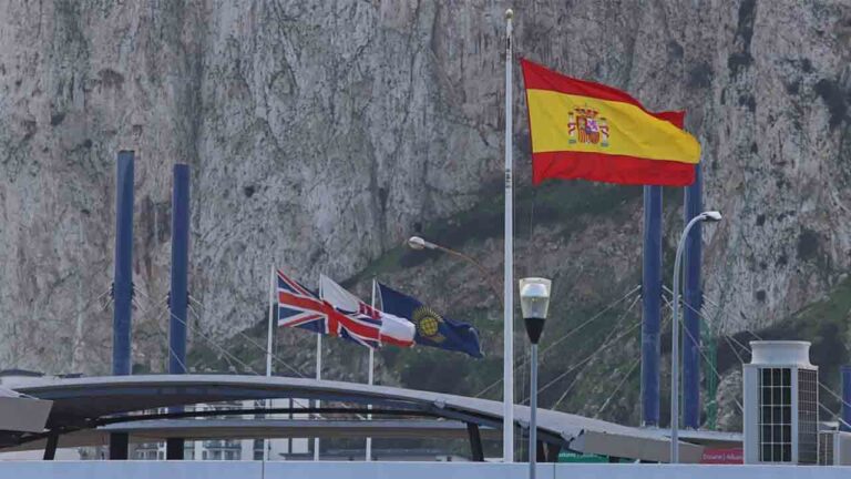 Acuerdo con Londres para aplicar Schengen en Gibraltar y eliminar la verja