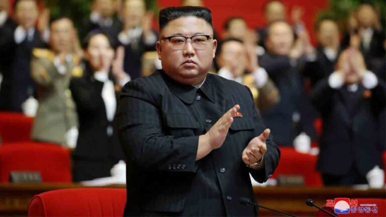Kim Jong Un asume el título de padre fallecido en un intento por cimentar el poder