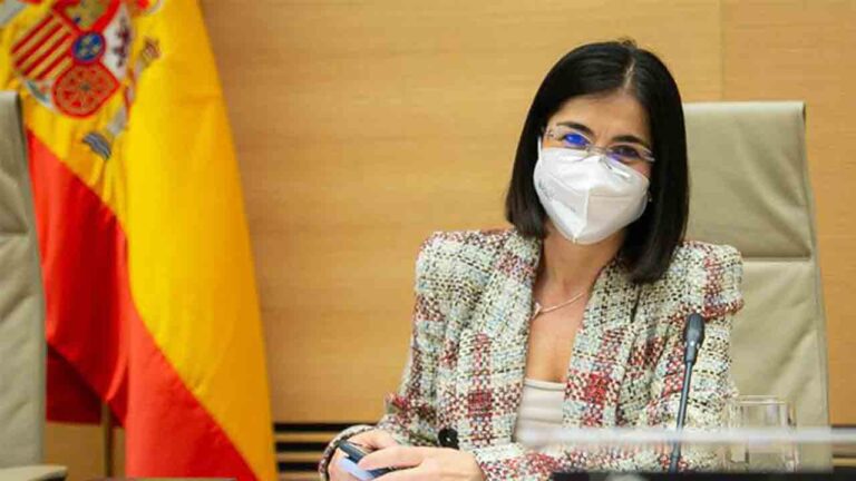 Carolina Darias: 'Nadie que quiera vacunarse en España se quedará sin vacunar'