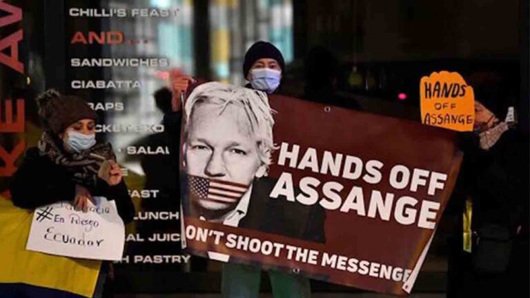 Un tribunal británico decide hoy sobre la extradición de Julian Assange