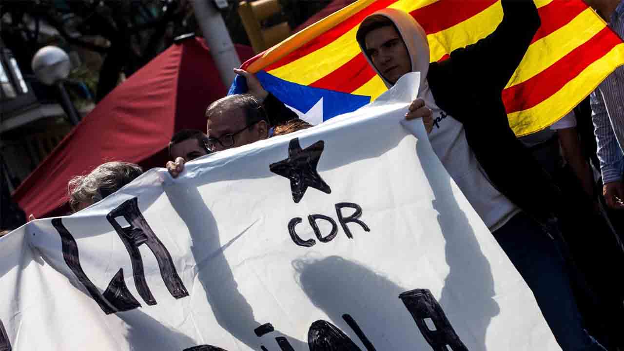 Condenan a «Crónica Global» a indemnizar a un Guardia Urbano por haber dicho que era CDR