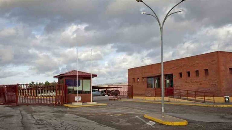 Un preso agrede a golpes a un funcionario en la cárcel de Sevilla