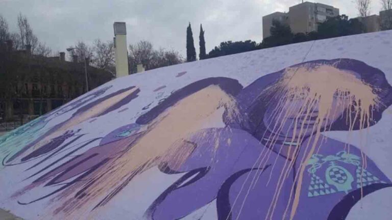 Atacan una réplica en Alcalá del mural feminista de Madrid que querían borrar