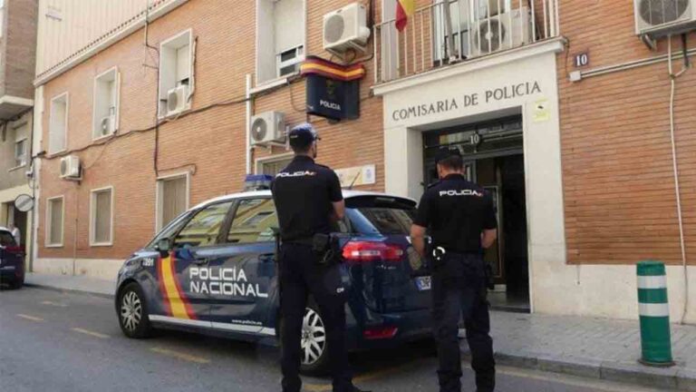 La policía evita la estafa de 39.600 euros a dos mujeres en Valencia
