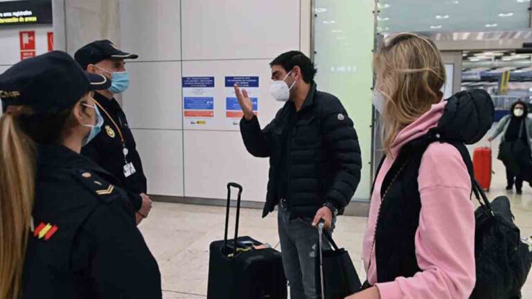 Siguen las restricciones en la entrada a los aeropuertos de España