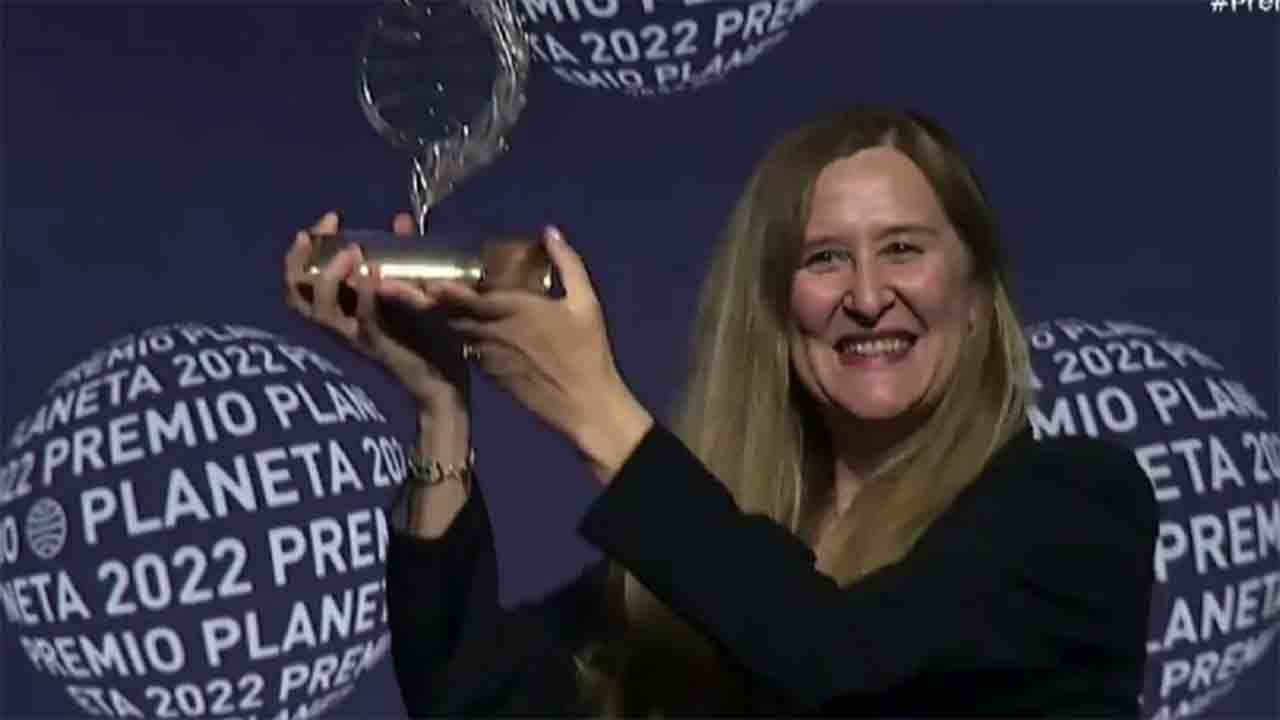 Luz Gabás gana el Premio Planeta con 