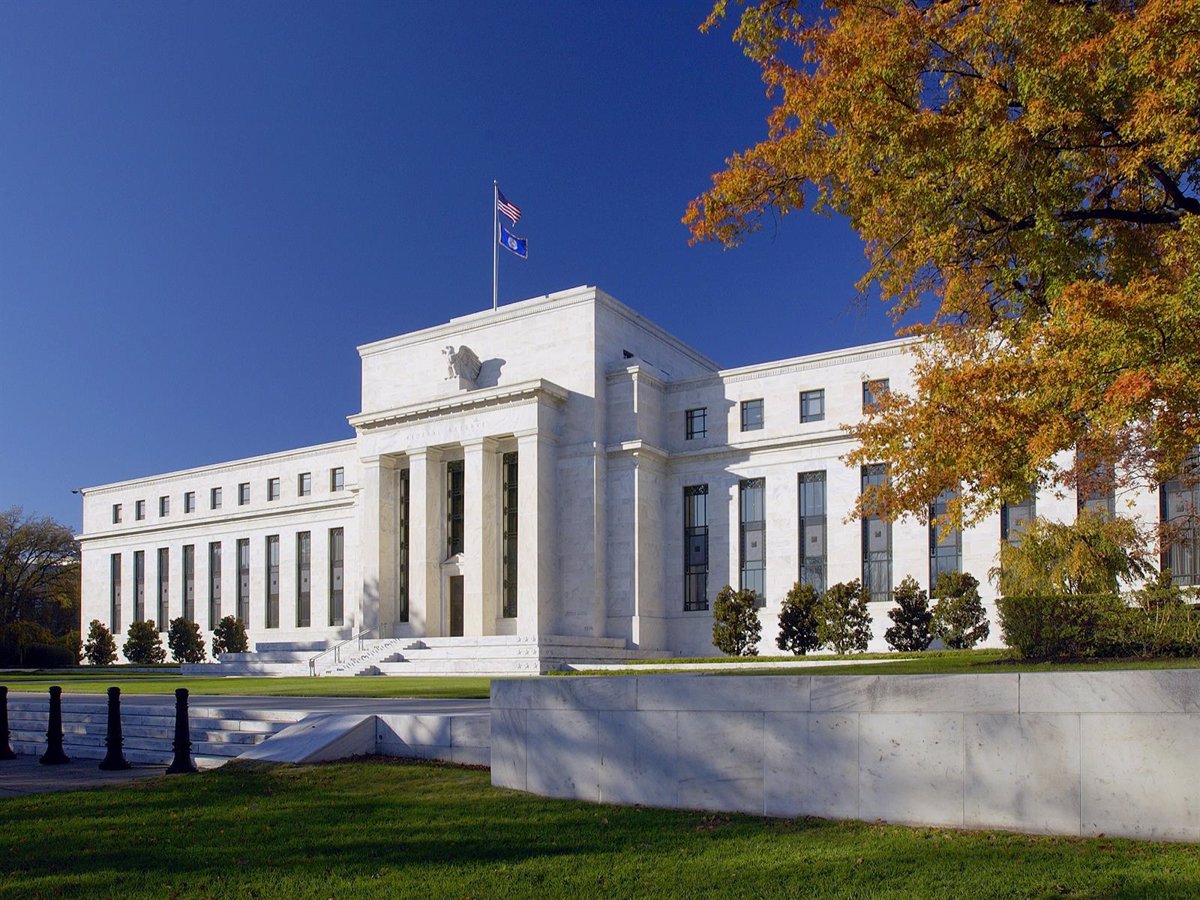La Reserva Federal decide no subir los tipos de interés y los mantiene en el rango del 5% al 5,25%