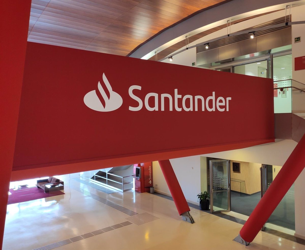 Axa rebaja un 21% el importe que pide a Santander por el pleito de las pólizas PPI en Reino Unido