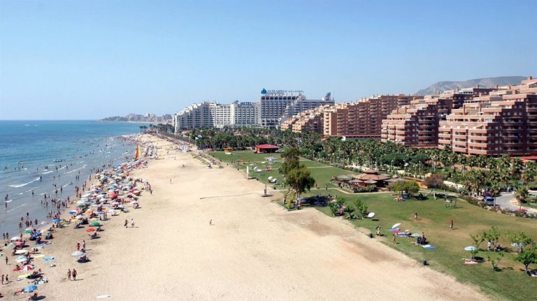 Marina d’Or cancela todas las reservas y cierra sus hoteles un mes antes que en 2022
